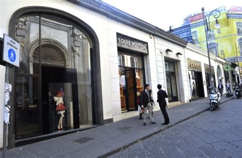 gucci via chiaia a napoli